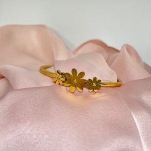 Flower Shape Bracelet 18k Gold Plated